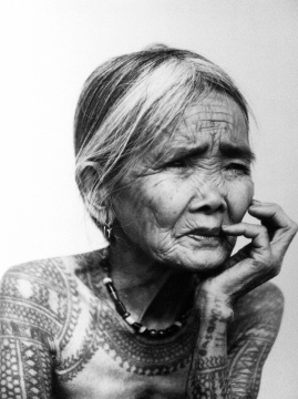La dernière femme Kalinga tatouée, Philippines 2011, © Jake Verzosa